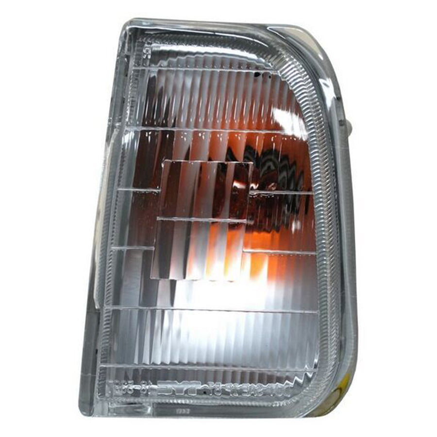 CUARTO FRONTAL TRACKER 90-98 C/FOCO TYC IZQ 18-5398-00-1A