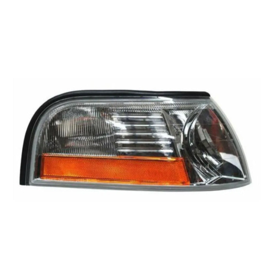 CUARTO PUNTA GRAND MARQUIS 03-04 BLANCO/ AMBAR TYC DER 18-5893-01-1A
